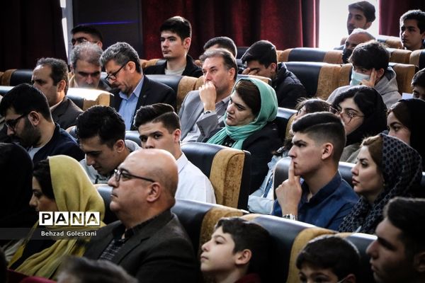 تجلیل از رتبه‌های برتر کنکور 1401 ارومیه