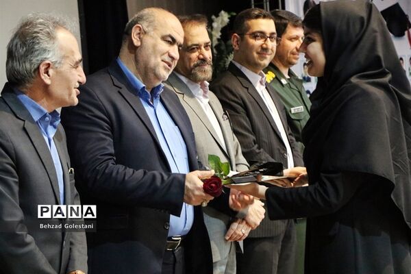 تجلیل از رتبه‌های برتر کنکور 1401 ارومیه