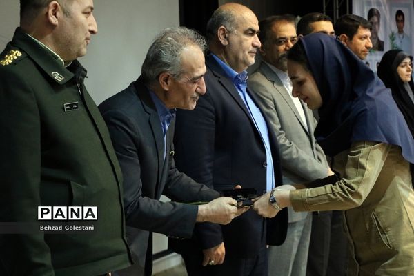 تجلیل از رتبه‌های برتر کنکور 1401 ارومیه