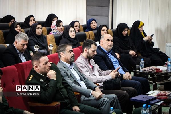 تجلیل از رتبه‌های برتر کنکور 1401 ارومیه