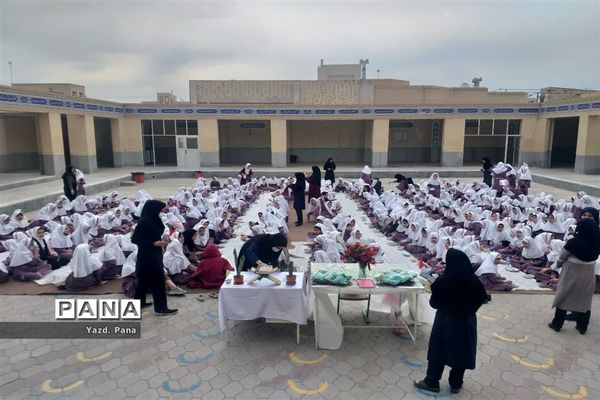 گرامیداشت یاد و خاطره شهدا در دبستان حاج یدالله پسران ناحیه یک یزد