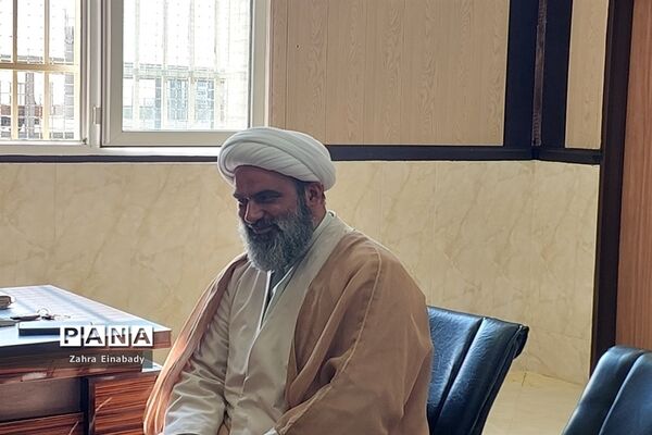 تجلیل از دانش‌آموزان فعال فرهنگی توسط امام جمعه ملارد