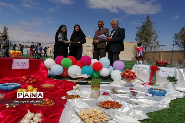 تقدیر از همکاران دبستان شهید منتظرقائم در آستانه سال نو