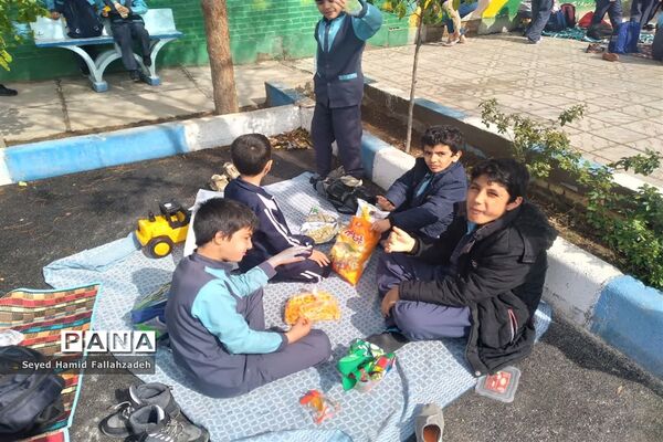 اردوی درون مدرســه‌ای دبستان قاسم ابن الحسن ناحیه یک یزد