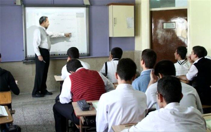 فعالیت‌های عملی و دست‌سازه، بهترین تکلیف نوروزی برای دانش‌آموزان دوره اول متوسطه است