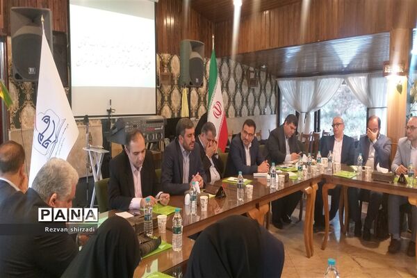 ششمین جلسه هم‌اندیشی  معاونان آموزش متوسطه مناطق شهر تهران به میزبانی منطقه۴