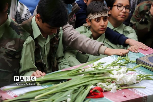 تشییع پیکر شهید گمنام دردبیرستان شاهد ارشاد