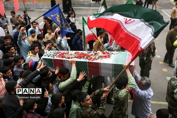 تشییع پیکر شهید گمنام دردبیرستان شاهد ارشاد