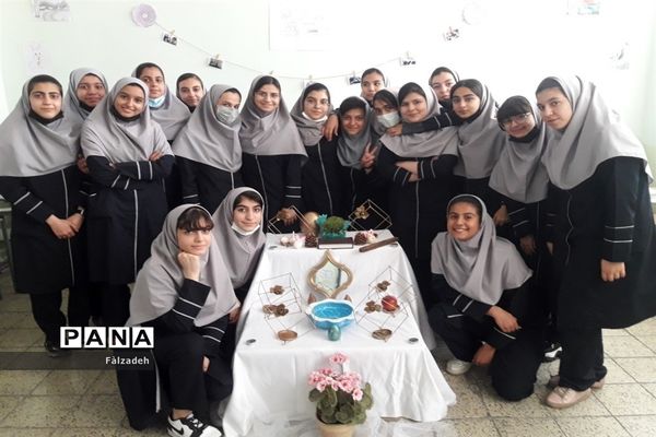 آخرین روز حضور در مدرسه با چیدن سفره هفت سین به اتمام رسید