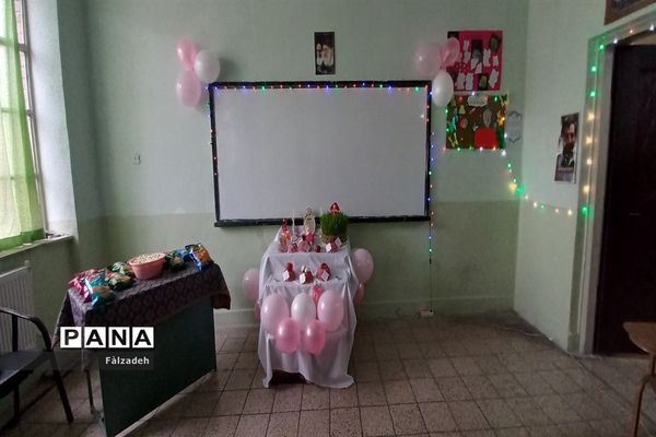 آخرین روز حضور در مدرسه با چیدن سفره هفت سین به اتمام رسید