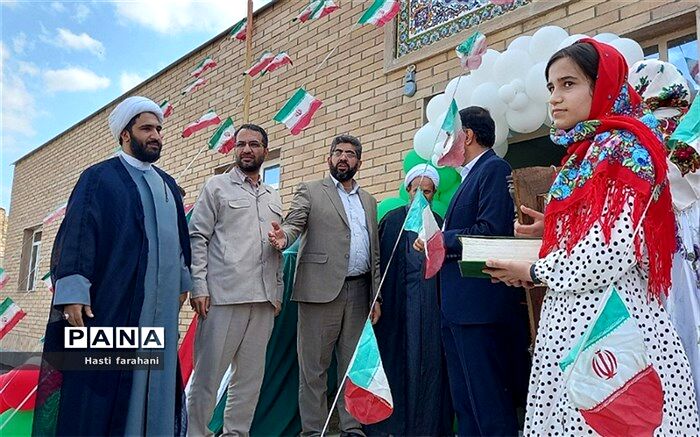 آیین افتتاحیه مدرسه امام خمینی(ره) در روستای صالح‌آباد شهرستان قرچک /فیلم