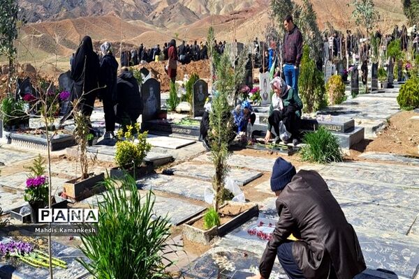 زیارت اهل قبور در پنجشنبه آخر سال در پاکدشت