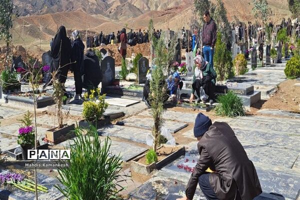 زیارت اهل قبور در پنجشنبه آخر سال در پاکدشت