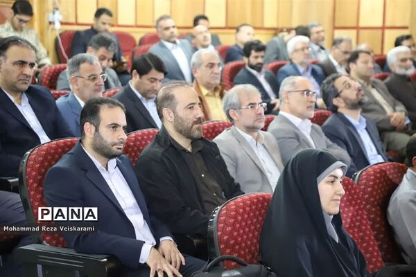 آخرین جلسه شورای اداری 1401 لرستان