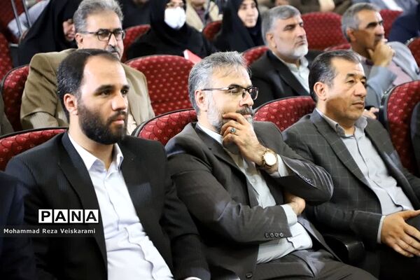 آخرین جلسه شورای اداری 1401 لرستان