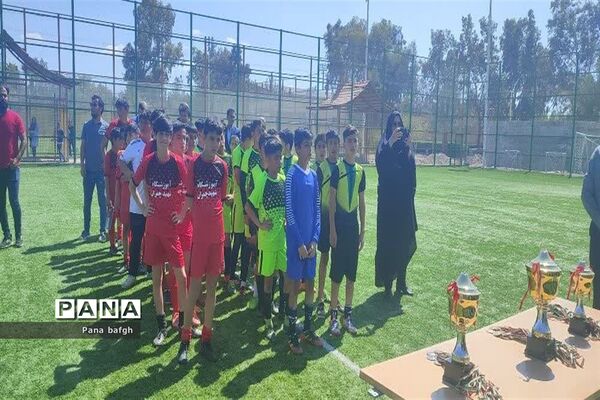 قهرمانی تیم فوتبال مدرسه شهید دهستانی در لیگ فوتبال دانش‌آموزی بافق