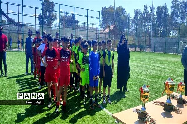 قهرمانی تیم فوتبال مدرسه شهید دهستانی در لیگ فوتبال دانش‌آموزی بافق