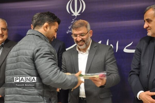 تجلیل و تقدیر از ورزشکاران مدال آور در ساری
