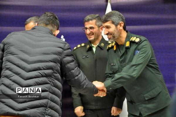 تجلیل و تقدیر از ورزشکاران مدال آور در ساری