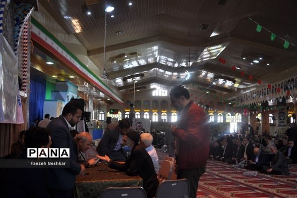 برپایی میز خدمت در مصلی امام خمینی (ره) شهرستان ساری