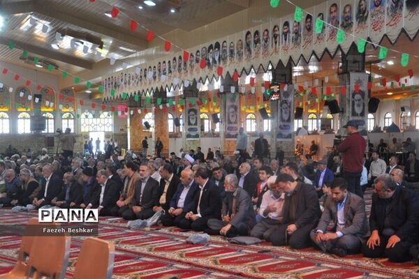 برپایی میز خدمت در مصلی امام خمینی (ره) شهرستان ساری