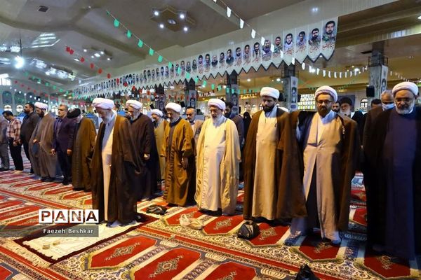 برپایی میز خدمت در مصلی امام خمینی (ره) شهرستان ساری