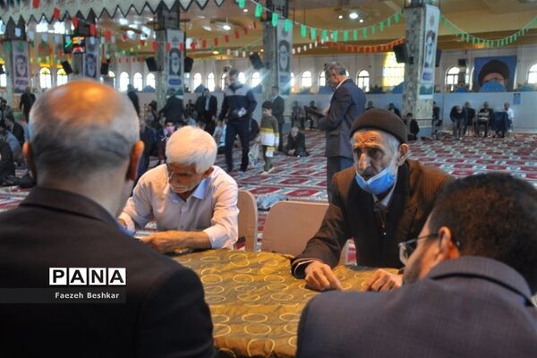 برپایی میز خدمت در مصلی امام خمینی (ره) شهرستان ساری