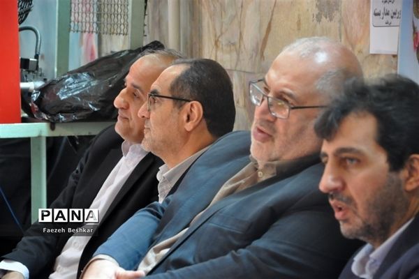 برپایی میز خدمت در مصلی امام خمینی (ره) شهرستان ساری