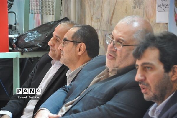 برپایی میز خدمت در مصلی امام خمینی (ره) شهرستان ساری