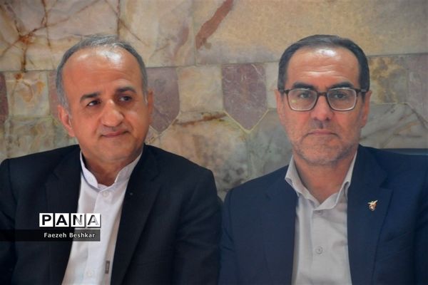 برپایی میز خدمت در مصلی امام خمینی (ره) شهرستان ساری