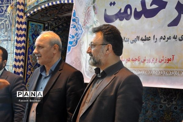 برپایی میز خدمت در مصلی امام خمینی (ره) شهرستان ساری