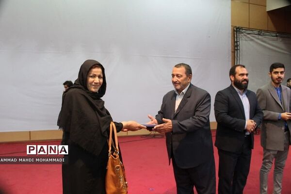 تجلیل از جوانان فعال شهرستان‌های ری و فشافویه در همایش بزرگ جوانان