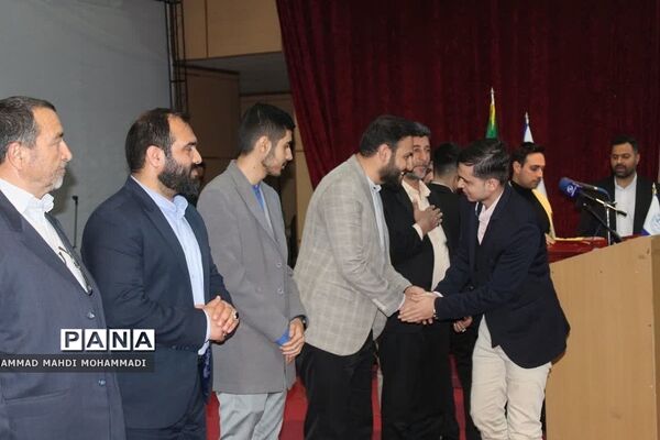 تجلیل از جوانان فعال شهرستان‌های ری و فشافویه در همایش بزرگ جوانان