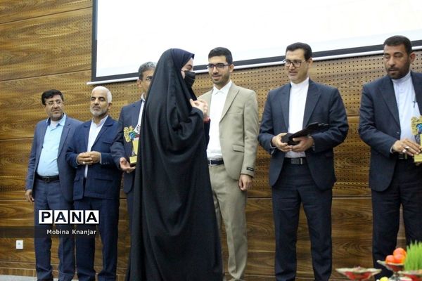 تجلیل از طلایه داران دوره سوم تربیت در بوشهر