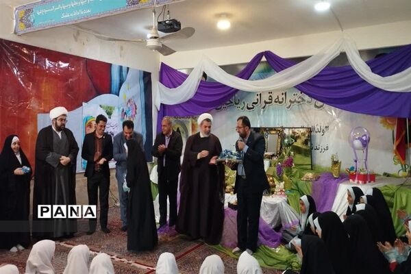 گرامیداشت یاد شهدا در دبستان ریاحین ناحیه یک یزد