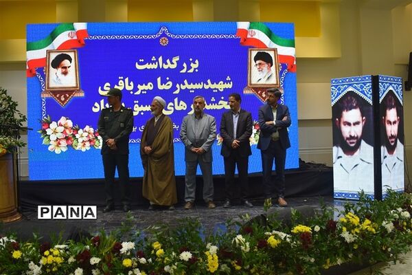 تجلیل از بخشداران سابق، دهیاران و شوراهای اسلامی بخش مرکزی بهاباد