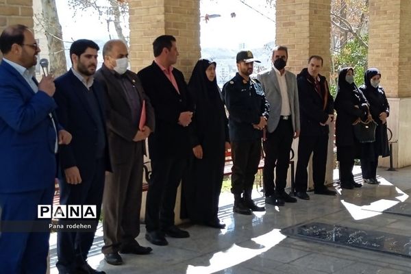 غبارروبی مزار شهدا و دیدار با خانواده شهدا رودهن در آستانه عید نوروز۱۴۰۲
