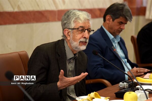 جلسه شورای مدیران مدارس امام رضا (ع) با حضور حداد عادل