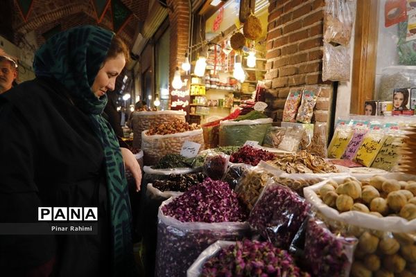 یک قدم مانده به عید در تبریز