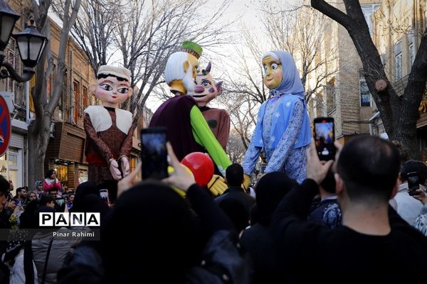 یک قدم مانده به عید در تبریز