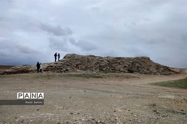 چشمه باباگرگر از جاذبه‌های مهم کردستان