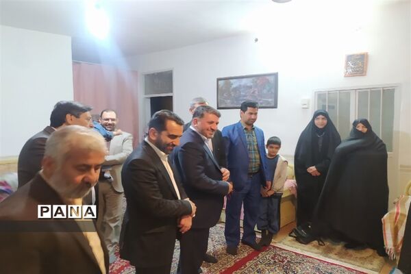 دیدار استاندار یزد با خانواده شهدای مهردشت ابرکوه