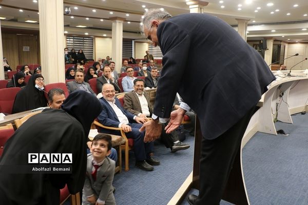 نشست صمیمی معلمان پژوهشگر قم با استاد دانشگاه ناگویای ژاپن