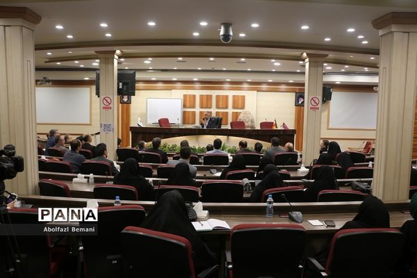 نشست صمیمی معلمان پژوهشگر قم با استاد دانشگاه ناگویای ژاپن