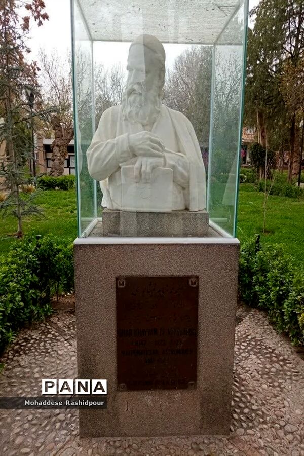 آرامگاه عمرخیام درنیشابور