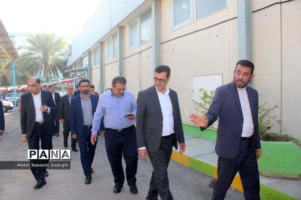 تبریک مدیرکل آموزش و پرورش استان بوشهر به کارکنان در اولین روز کاری سال جدید