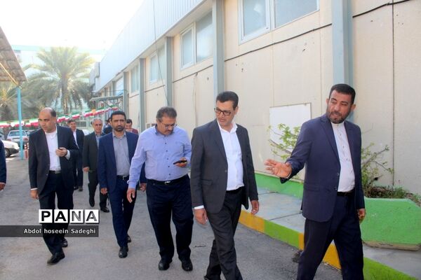 تبریک مدیرکل آموزش و پرورش استان بوشهر به کارکنان در اولین روز کاری سال جدید