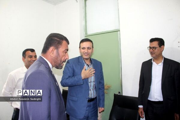 تبریک مدیرکل آموزش و پرورش استان بوشهر به کارکنان در اولین روز کاری سال جدید