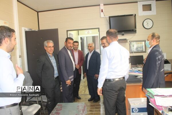 تبریک مدیرکل آموزش و پرورش استان بوشهر به کارکنان در اولین روز کاری سال جدید
