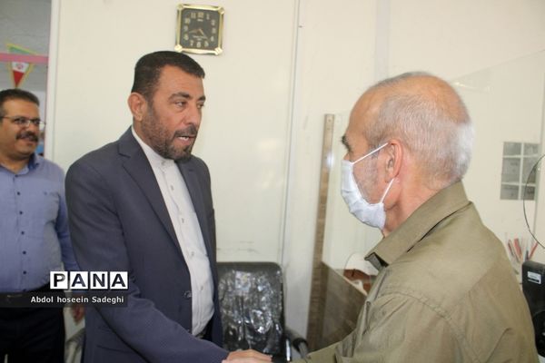 تبریک مدیرکل آموزش و پرورش استان بوشهر به کارکنان در اولین روز کاری سال جدید